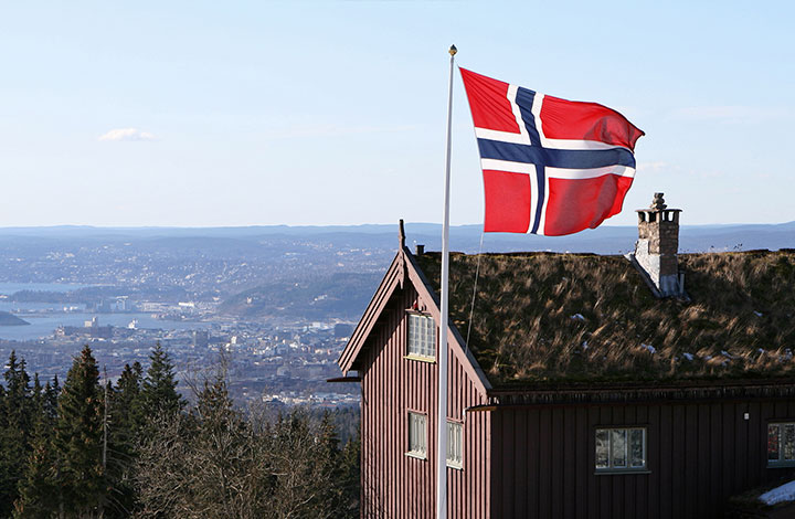 HEIS DET NORSKE FLAGGET