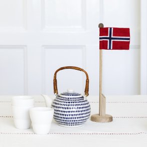 Bordflaggstang av tre