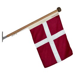 Fasadstng lyx i ek med dansk flagga