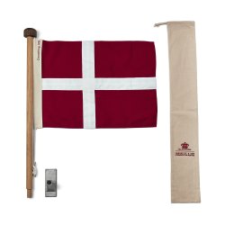Fasadstng lyx i ek med dansk flagga