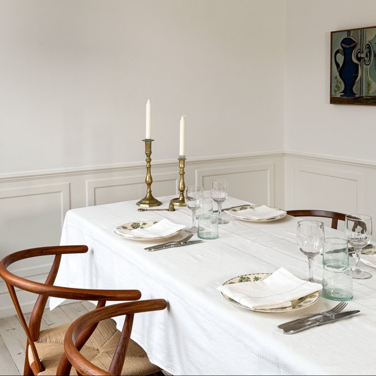 Anna duken med hndbroderte bl sting