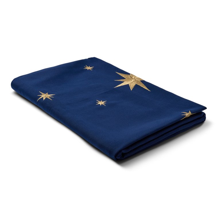 Stjrnor broderade p Midnattsbl duk