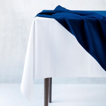 Blå duk med hålsöm