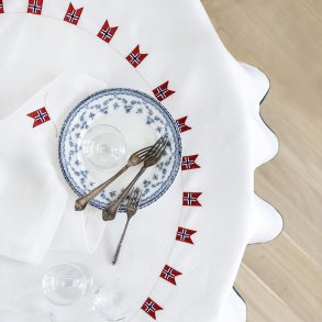 Rund duk med norske broderte flagg