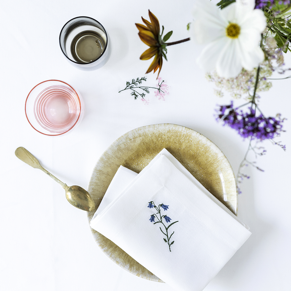 FLORA duk med vilda blommor