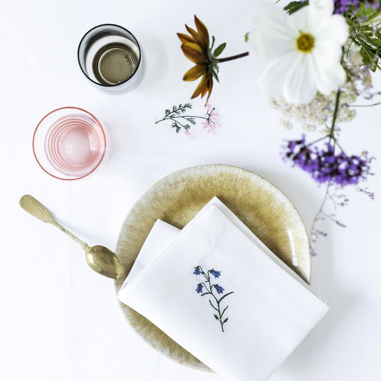 Flora serviet med Klokkeblomst