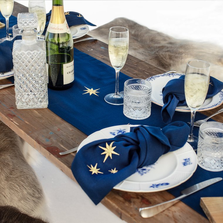 Midnatt bl Serviett med gullstjerner