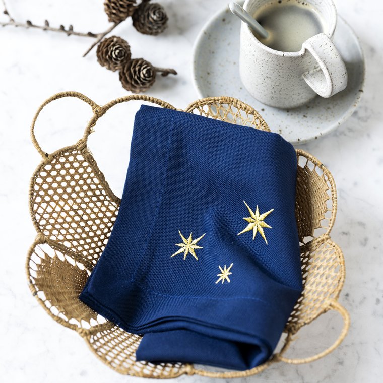 Midnatt bl Serviett med gullstjerner