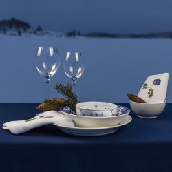 Julservett med bl julklapp