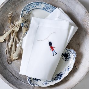 Stofserviet med Broderet Garder