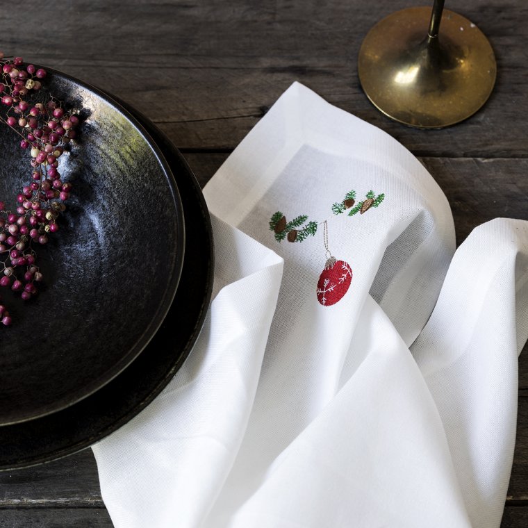 Juleserviet med rd julekugle