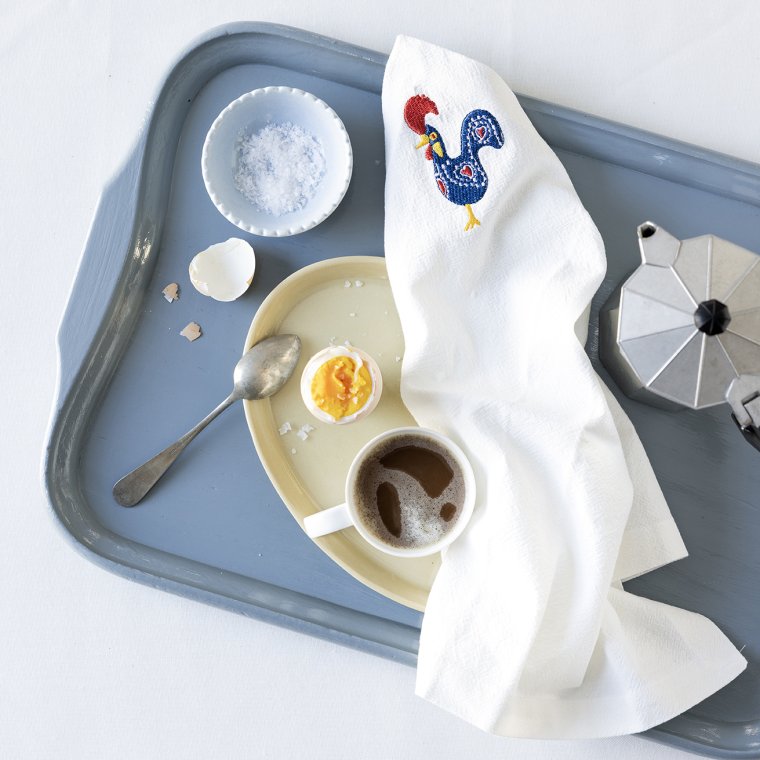 Serviett med brodert hane  en del av en helt ny pskekolleksjon