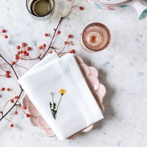 Flora serviet med mlkebtte