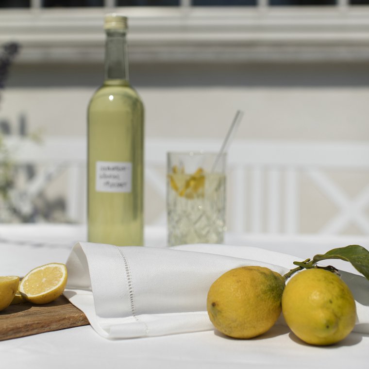 Hvit serviett med hullsm