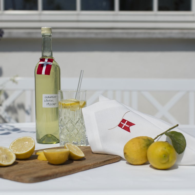 Fdselsdagsserviet med Dannebrog