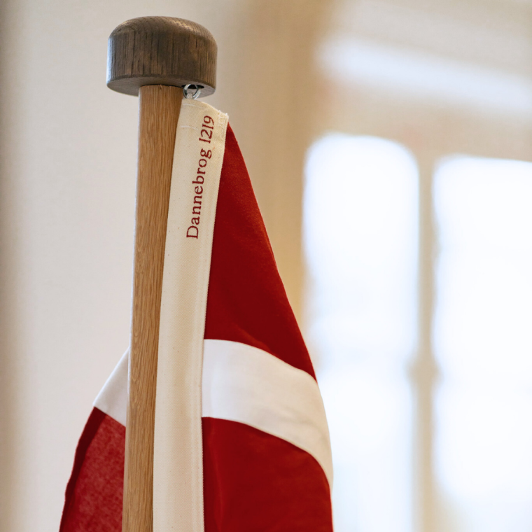180 cm Egestang med Dannebrog 1219 � Eksklusiv Jubil�umsmodel