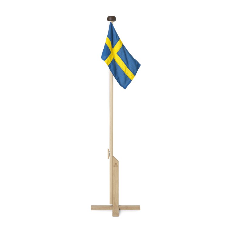 Flaggstng i ek, 180 cm med svensk flagga