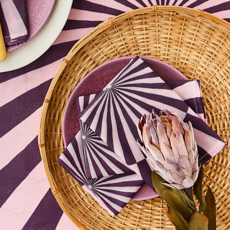 4 stk. blomme cirkusservietter 