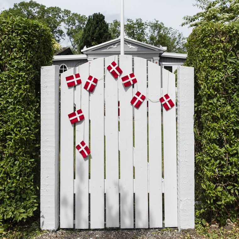 Stor flagranke med Dannebrogsflag